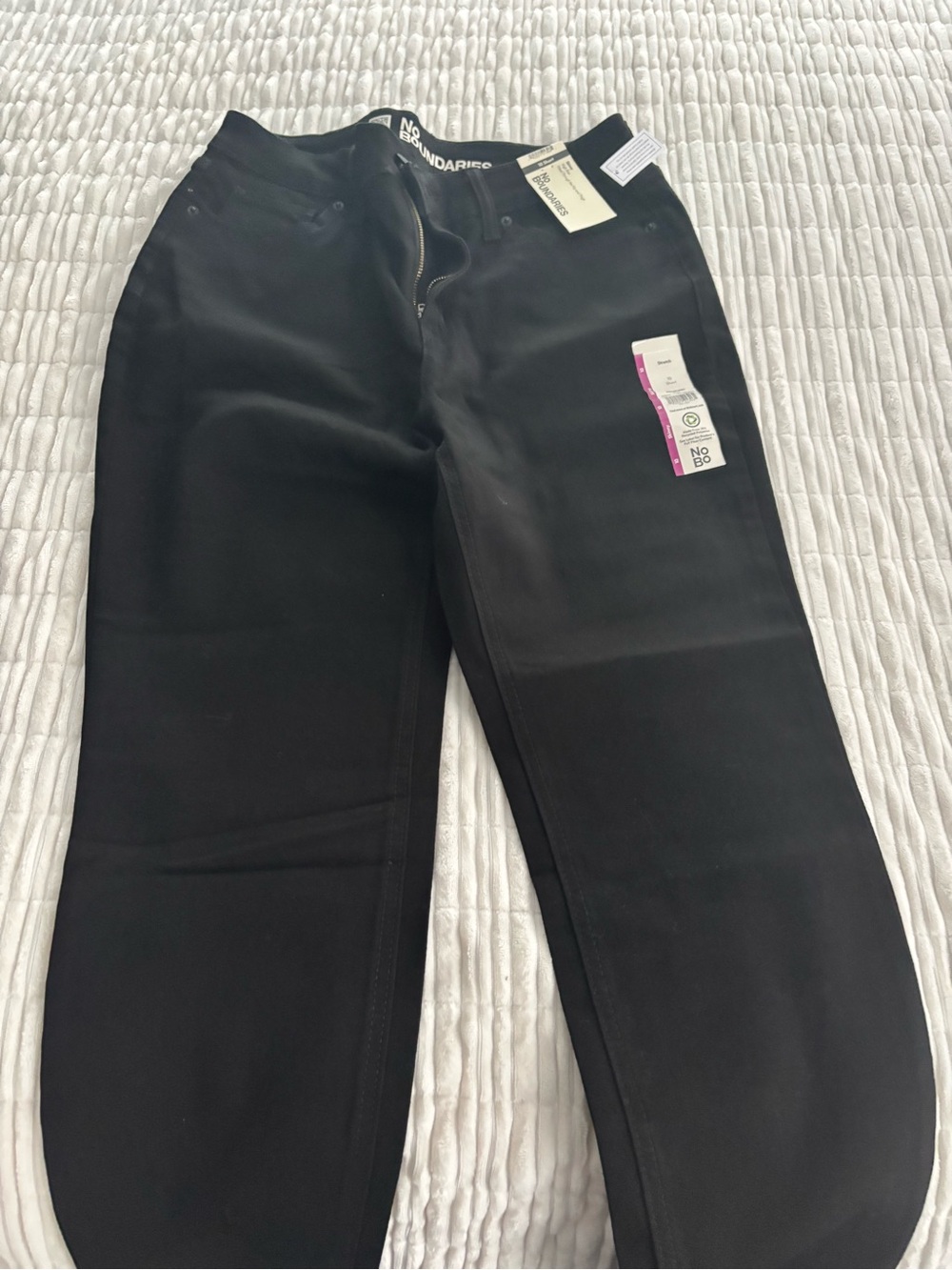 No Boundaries Women’s Black Jeans - Skinny Fit